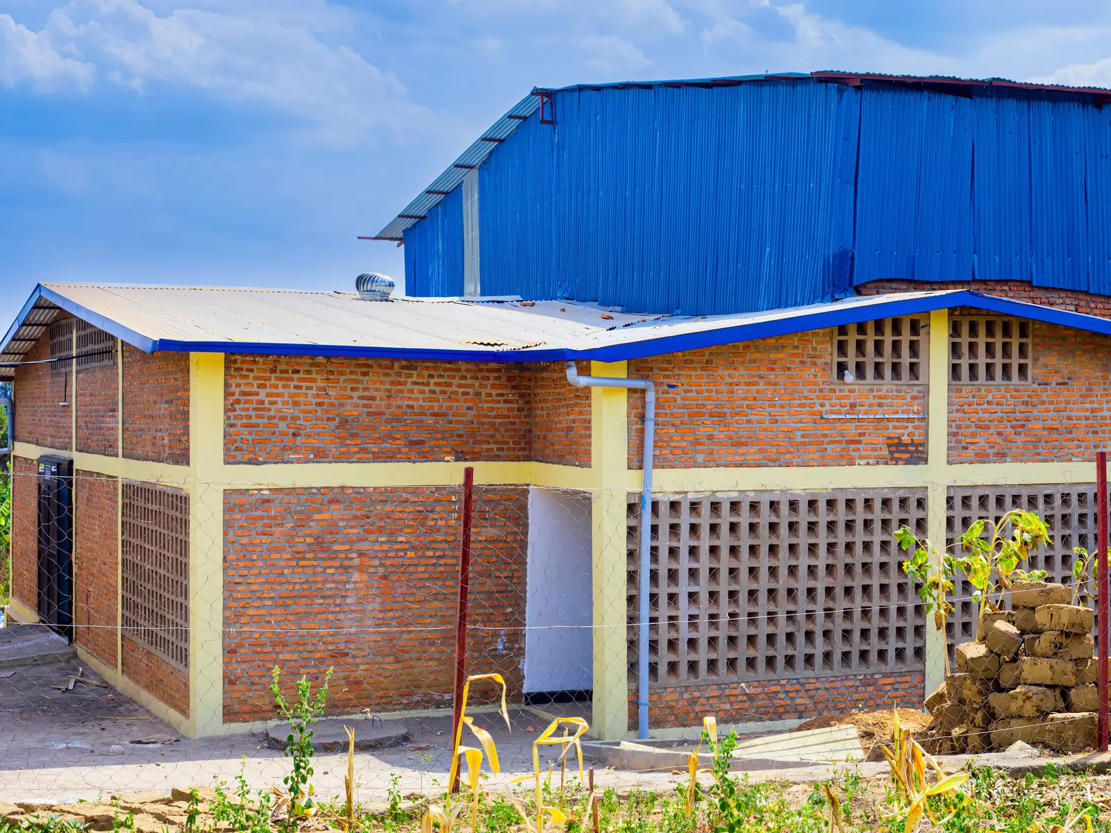 EFFECTIVE M&N packhouse and warehouse building